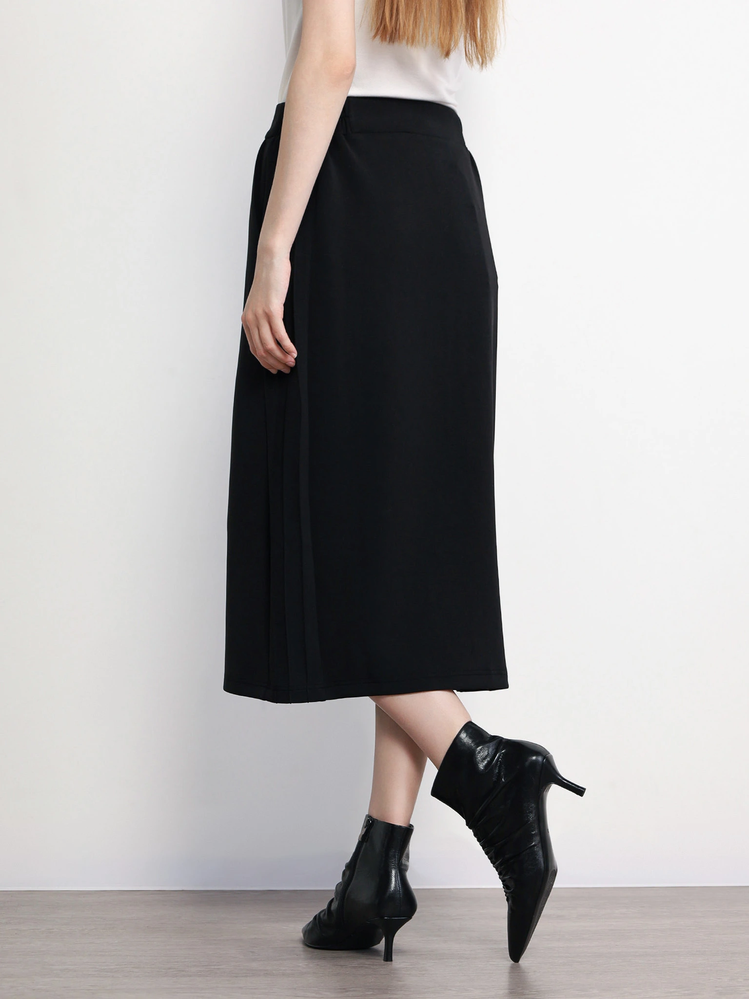 Юбка черного цвета с эластичным поясом